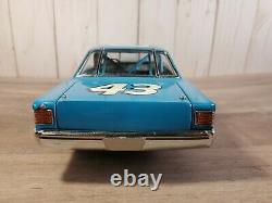 Franklin Mint Richard Petty 1967 Plymouth Belvedere GTX 124 Scale Diecast Car