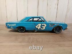 Franklin Mint Richard Petty 1967 Plymouth Belvedere GTX 124 Scale Diecast Car