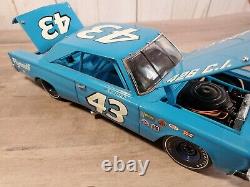 Franklin Mint Richard Petty 1967 Plymouth Belvedere GTX 124 Scale Diecast Car