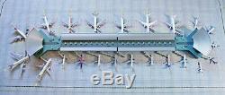 Gemini Jets 1400 Scale DELUXE Airport Terminal & Mat (Bundle) IN STOCK