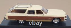 Goldvarg 1/43 Scale GC-078A 1976 Oldsmobile Custom Cruiser Cream/Gold