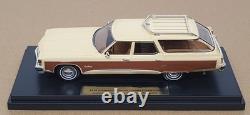 Goldvarg 1/43 Scale GC-078A 1976 Oldsmobile Custom Cruiser Cream/Gold