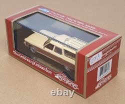 Goldvarg 1/43 Scale GC-078A 1976 Oldsmobile Custom Cruiser Cream/Gold