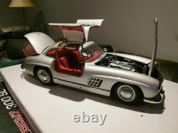IXO Models Mercedes 300 SL Coupe 1954 18 Scale Model Car Silver