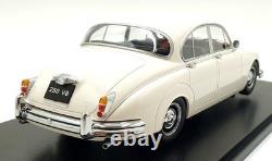 KK Scale 1/18 Scale KKDC181034 1962 Daimler 250 V8 RHD White