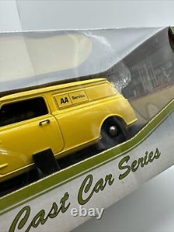 KYOSHO 08193A MINI VAN AA YELLOW 1/18 SCALE Die Cast MODEL CAR 1997