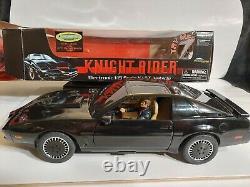 Knight Rider Electronic 1/15 scale KITT Car by Diamond Select Toys