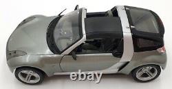 Kyosho 1/18 Scale Diecast DC16723I Smart Roadster Grey/Silver