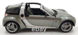 Kyosho 1/18 Scale Diecast DC16723I Smart Roadster Grey/Silver