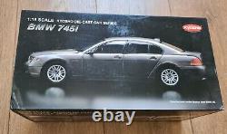 Kyosho 118 Scale Die-cast BMW 745i Model (Grey)