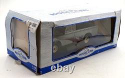 MCG 1/18 Scale Diecast MCG18092 Land Rover Series II 109 Pickup Grey