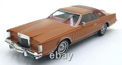 MCG 1/18 Scale Diecast MCG18370 Lincoln Continental Mark V Met. Crystal Apricot