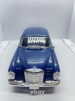 Mercedes-Benz 220 1964 Unforgettable Cars DIE CAST Scale 124 Limited Edition
