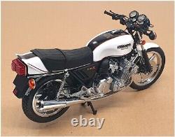 Minichamps 1/12 Scale 122 161504 1978 Honda CBX 1000 Motorbike White