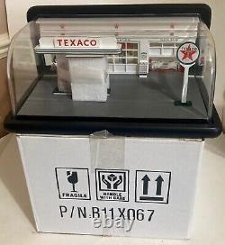 Original Franklin Mint B11XO67 1/43 scale Texaco Gas Station Diorama Boxed