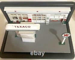 Original Franklin Mint B11XO67 1/43 scale Texaco Gas Station Diorama Boxed