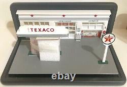 Original Franklin Mint B11XO67 1/43 scale Texaco Gas Station Diorama Boxed