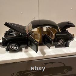 Paragon 1/18 Scale Diecast DC26324A 1967 Daimler V8 250 Black #628/3000