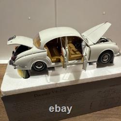 Paragon 1/18 Scale Diecast DC26324A 1967 Daimler V8 250 White