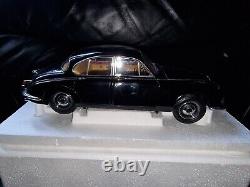 Paragon Models PA-98311R 1967 Daimler V8 250 Black 1/18 Scale Die Cast Car