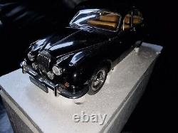 Paragon Models PA-98311R 1967 Daimler V8 250 Black 1/18 Scale Die Cast Car