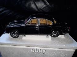 Paragon Models PA-98311R 1967 Daimler V8 250 Black 1/18 Scale Die Cast Car