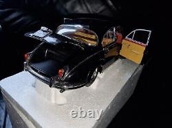 Paragon Models PA-98311R 1967 Daimler V8 250 Black 1/18 Scale Die Cast Car