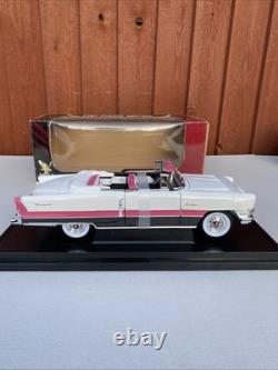 ROAD SIGNATURE 92618 118 Scale Packard Carebbean 1955 Convertible Rare Colour