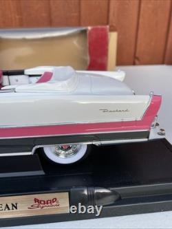 ROAD SIGNATURE 92618 118 Scale Packard Carebbean 1955 Convertible Rare Colour