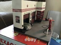 Rare1940. TEXACO, PETROL SERVICE STATION GARAGE DIORAMA. 1/43 Scale. CORGI DINKY