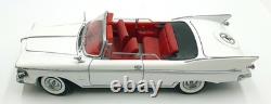Road Signature 1/18 Scale Diecast 20138 1961 Imperial Crown White