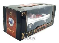 Road Signature 1/18 Scale Diecast 20138 1961 Imperial Crown White