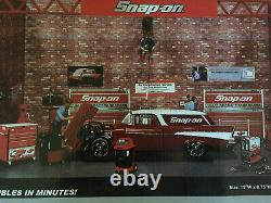 Snap-On Glo-Mad Garage Diorama 124 Scale NEW