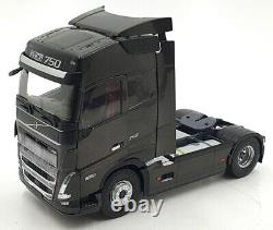 Solido 1/24 Scale Diecast S2400102 Volvo FH16 Globetrotter XL 2022 Black