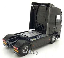 Solido 1/24 Scale Diecast S2400102 Volvo FH16 Globetrotter XL 2022 Black