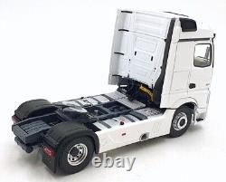 Solido 1/24 Scale Diecast S2400203- 2019 Mercedes-Benz Actros L White