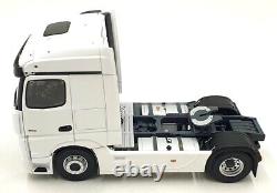 Solido 1/24 Scale Diecast S2400203- 2019 Mercedes-Benz Actros L White