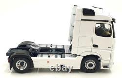 Solido 1/24 Scale Diecast S2400203- 2019 Mercedes-Benz Actros L White