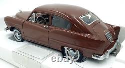 Sun Star 1/18 Scale 5101 1951 Kaiser Henry J Caribbean Coral Metallic