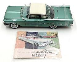 Sun Star 1/18 Scale Diecast 5176 1959 Pontiac Bonneville Hardtop Ivory/ Green