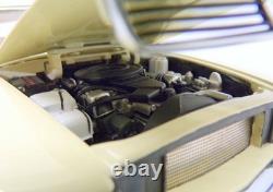 Sun Star 1/18 Scale Model Car 4667 Mercedes Benz 350 SL Ivory