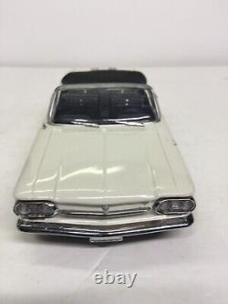 Sun Star 118 Scale 1963 Chevy Corvair Convertible Diecast Model Car