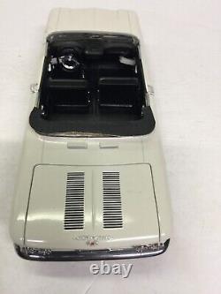 Sun Star 118 Scale 1963 Chevy Corvair Convertible Diecast Model Car