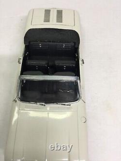 Sun Star 118 Scale 1963 Chevy Corvair Convertible Diecast Model Car