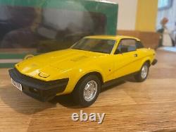 TRIUMPH TR7 Coupe in Inca yellow Cult Scale 118