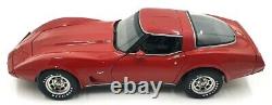 UT 1/18 Scale Diecast DC29722P 1978 Chevrolet Corvette Red With Case