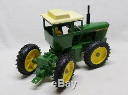 Vintage 1/16 scale Ertl John Deere 7520 without Air Cleaner Tractor 1-Hole RARE