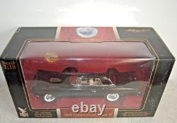 YET MING ROAD SIGNATURE 20078 118th SCALE 1956 FORD CONTINENTAL MK II BLACK